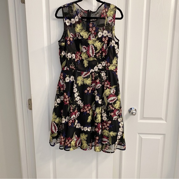 Tahari Size12 Embroidered Mesh Floral Dress Fit and Flare - Picture 9 of 12